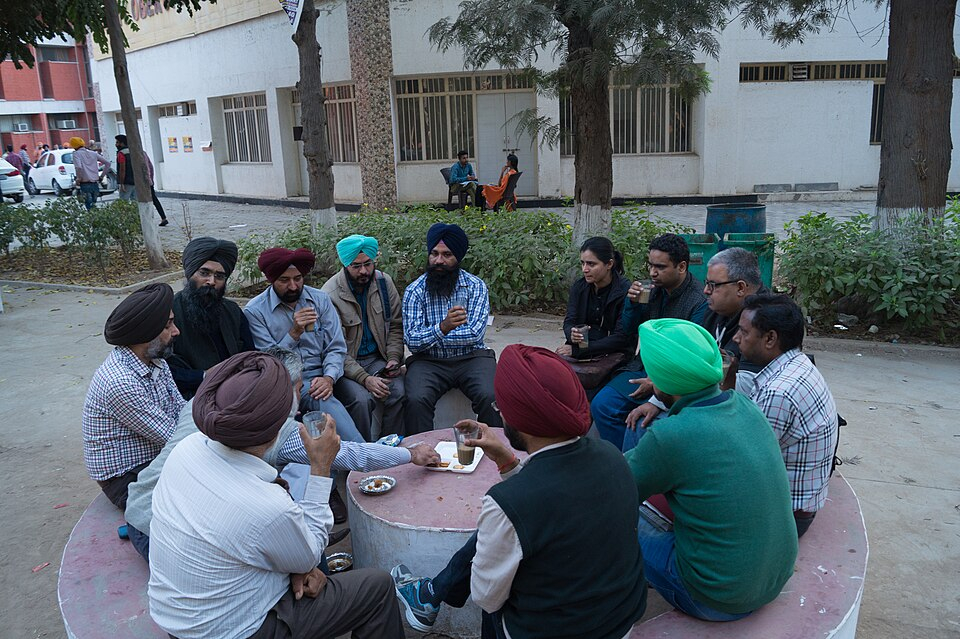 A gathering near Gol Market, Punjabi University. Reminiscent of the gatherings of Bhootwara. (Picture Courtesy: Wikimedia Commons) 