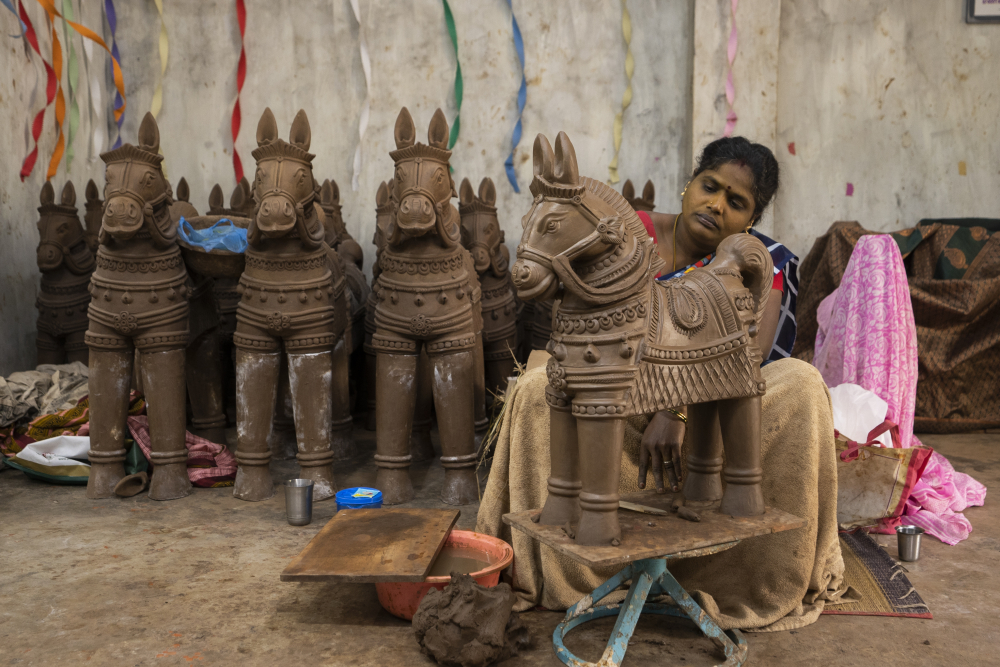 Making of Ayyanar horses. (Picture Credits: Jubin Bennet)