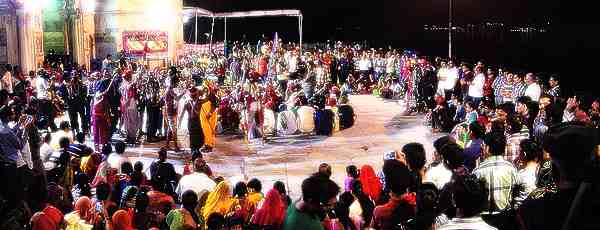 Diverse crowd gathers for rare evening Gavari performance in Udaipur's Gangaur Ghat_Wikimedia Commons