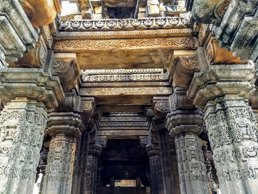 Sculptures inside Kakanmath Temple. (Picture Courtesy: Ramakrishna Kongalla/Wikimedia Commons)