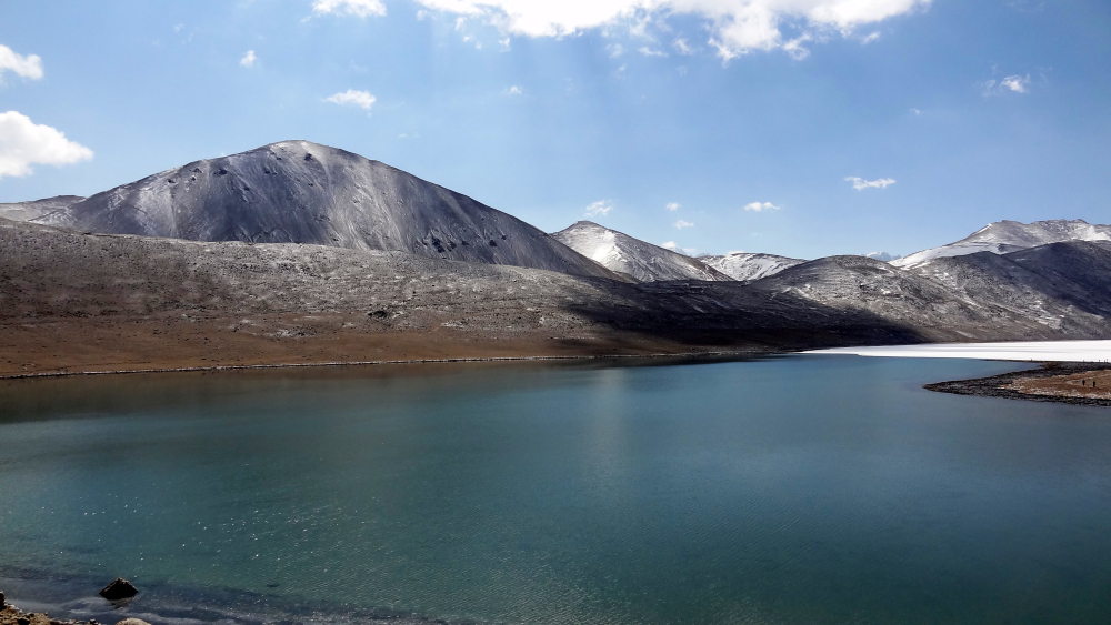 View of Gurudongmar in April. (Picture Courtesy: Veil Flanker/Wikimedia Commons)
