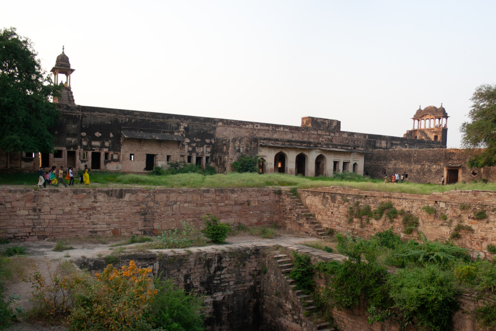 Stone-built stepwell within Gwalior Fort, part of an integrated rainwater-harvesting system, collecting monsoon runoff and storing water for daily use and siege-time resilience. (Picture Credits: Ayan Ghosh)