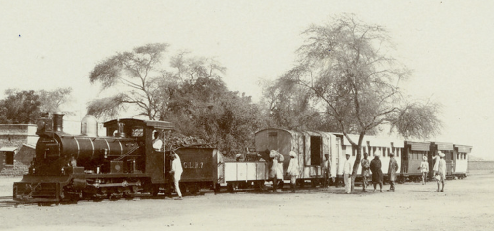 A GLR Train in 1904. (Picture Courtesy: Railway Carriage and Wagon Review/Wikimedia Commons)