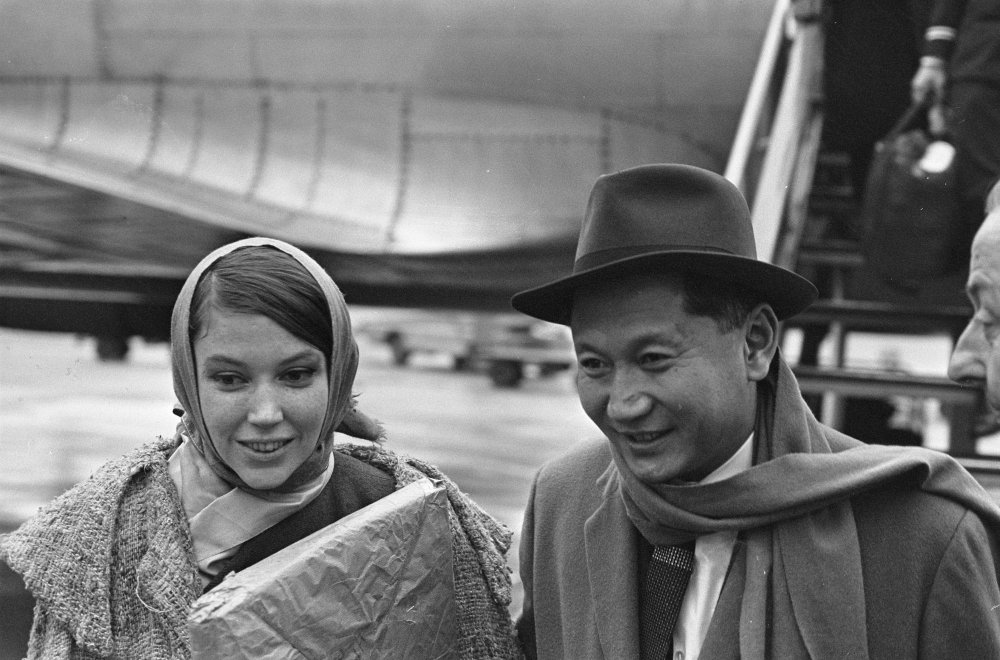 12th Chogyal Palden Thondup Namgyal and Hope Cooke at Schiphol Airport, North Holland, 1966. (Picture Courtesy: Ron Kroon/Wikimedia Commons)