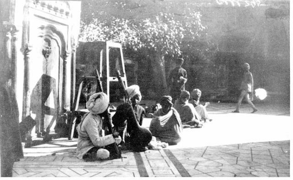 Rababis at the Golden Temple, 1903. (Picture Courtesy: Wikimedia Commons)