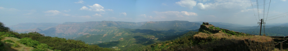 Panoramic photograph of the Pratapgad fort with a view of the Javali valley (Photo Source: Wikimedia Commons) 