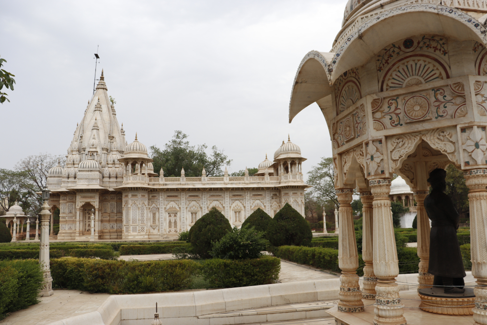 Chhatri of Madho Rao I Scindia in Shivpuri, Scindia cenotaphs, Shivpuri. (Picture Courtesy: Yayawar Monk/Wikimedia Commons)