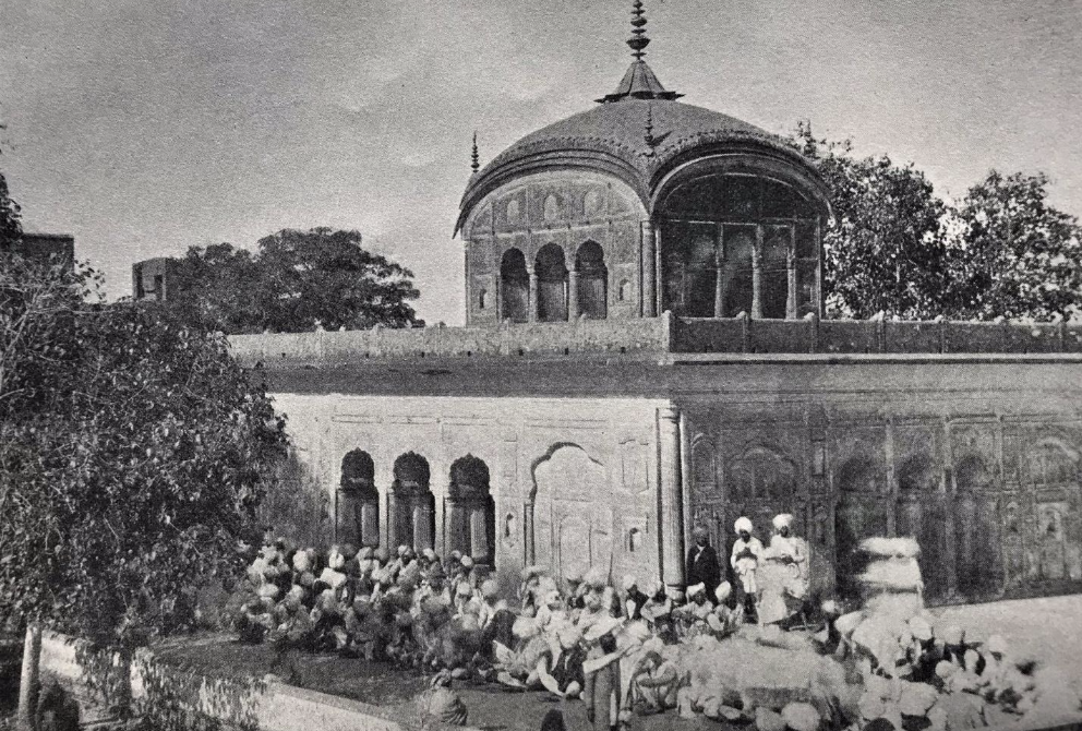 Gurdwara Fatehgarh Sahib, c. 1909 built by Maharaja Karam Singh in 1844. Picture Credits: Wikimedia Commons.