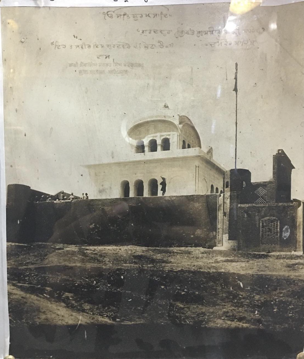 Photograph from the 1920s by Kahn Singh Nabha of Gurdwara Tilak Asthan (Garhi Sahib) in Chamkaur, constructed by Maharaja Karam Singh of Patiala. (Picture Courtesy: Wikimedia Commons)