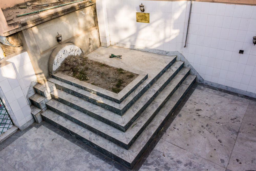 Tomb of Begum Hazrat Mahal in Kathmandu, Nepal. (Picture Credits: Wikimedia Commons)