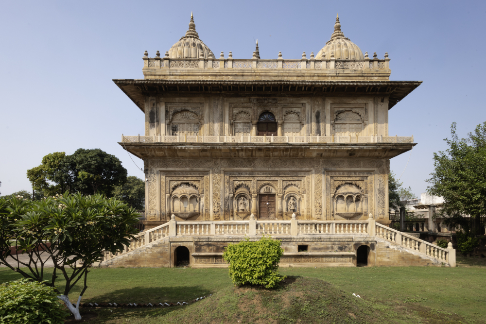 European double-staircase in front of the Jayajirao Scindia chhatri. (Picture Credits: Pranjal Jain)