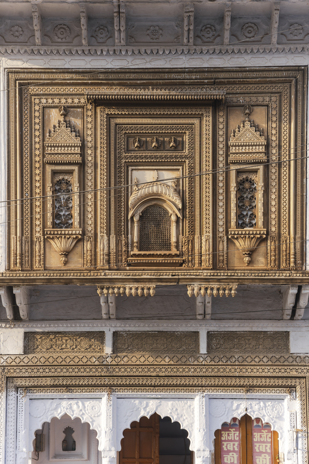 Details of a Maratha-like facade near Oont Pul. (Picture Credits: Pranjal Jain)