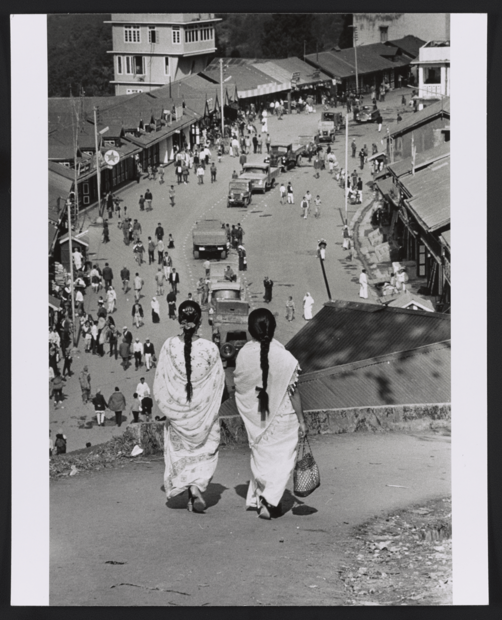Market in Gangtok, present day MG Marg. (Picture Cortesy: Alice Kandell/Library of Congress)