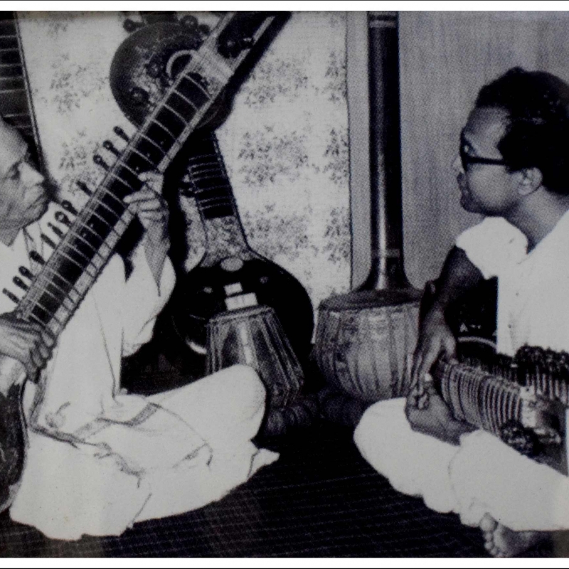 Legendary Bishnupur Gharana musician Gokul Nag (left) playing the sitar with his son Manilal Nag (right). (Courtesy: Sharmistha)