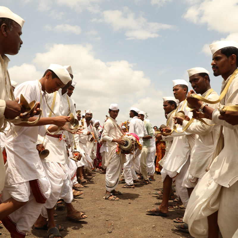 Bhajan and Kirtan during the Pandharpur Wari, photographed by Kamesh Bharadwaj