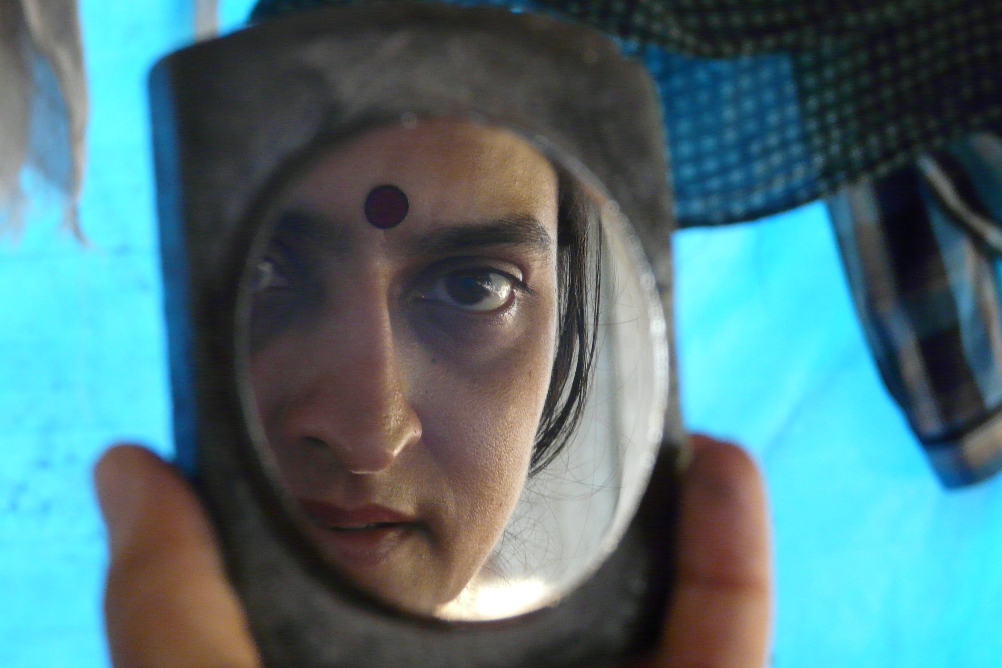 Fig. 1. Sharada Srinivasan holding a polished mirror blank at the workshop of Gopukumar Achary (Courtesy: Sharada Srinivasan)