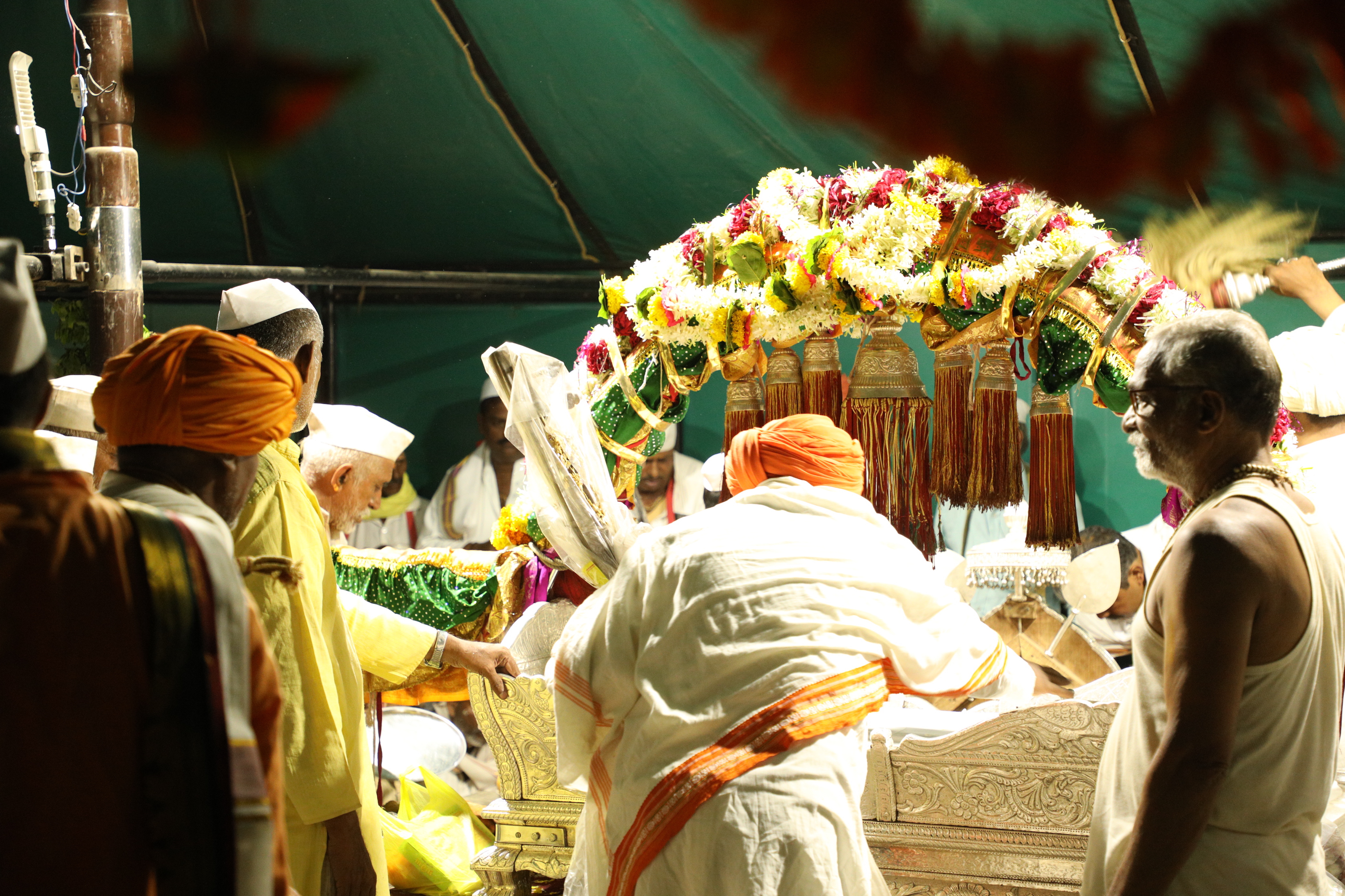 Travelling with God: A Day in the Life of a Varkari | Sahapedia