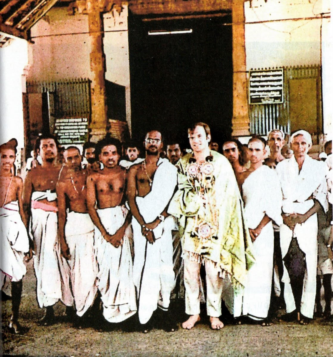 Hermann Kulke at the Nataraja temple in Chidambaram at a function with the Dikshitars after the presentation his PhD thesis ”Cidambaramahatmya”, in 1970.