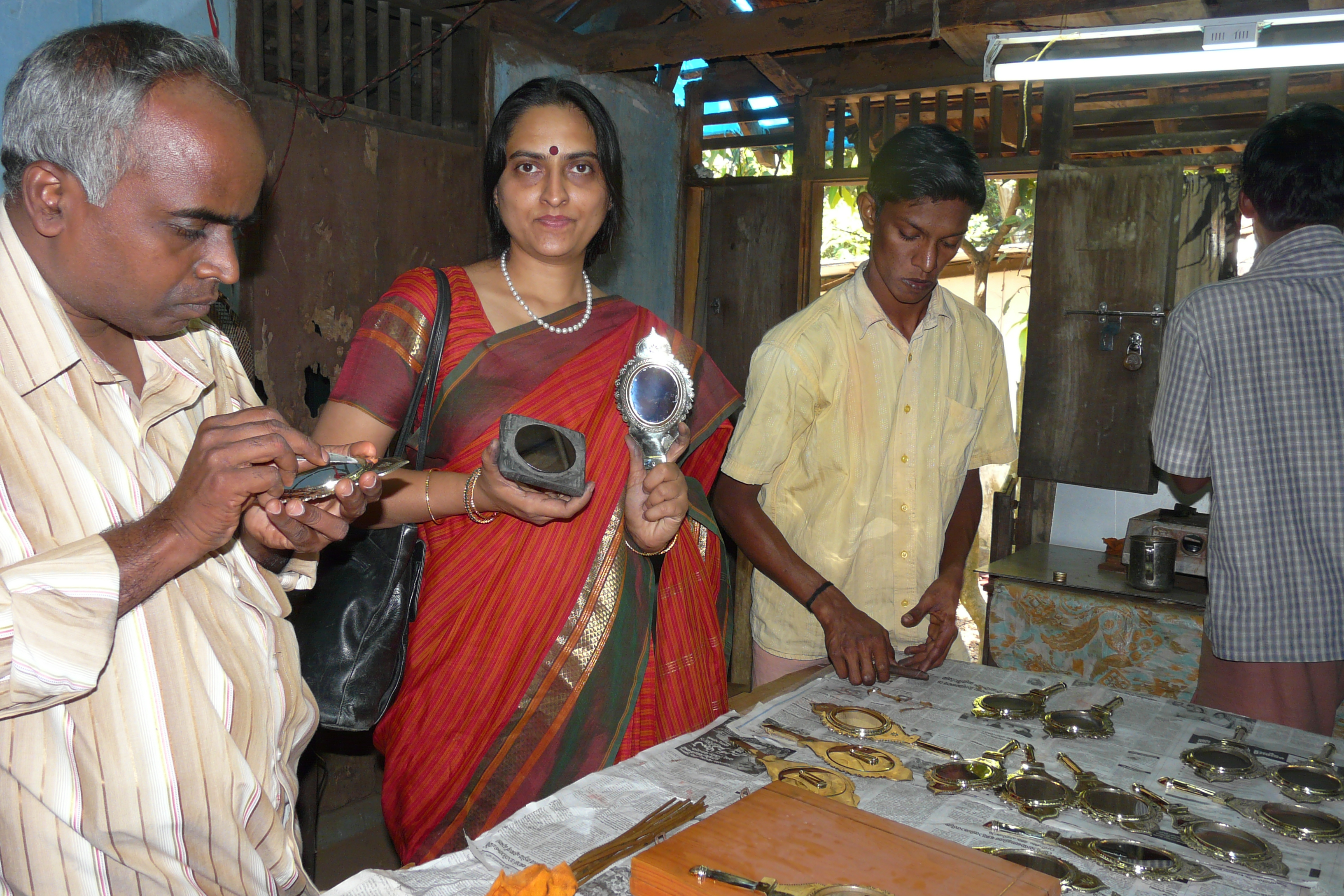 Fig. 3. Gopukumar Achary with Sharada Srinivasan in his mirror-making workshop (Courtesy: Sharada Srinivasan)