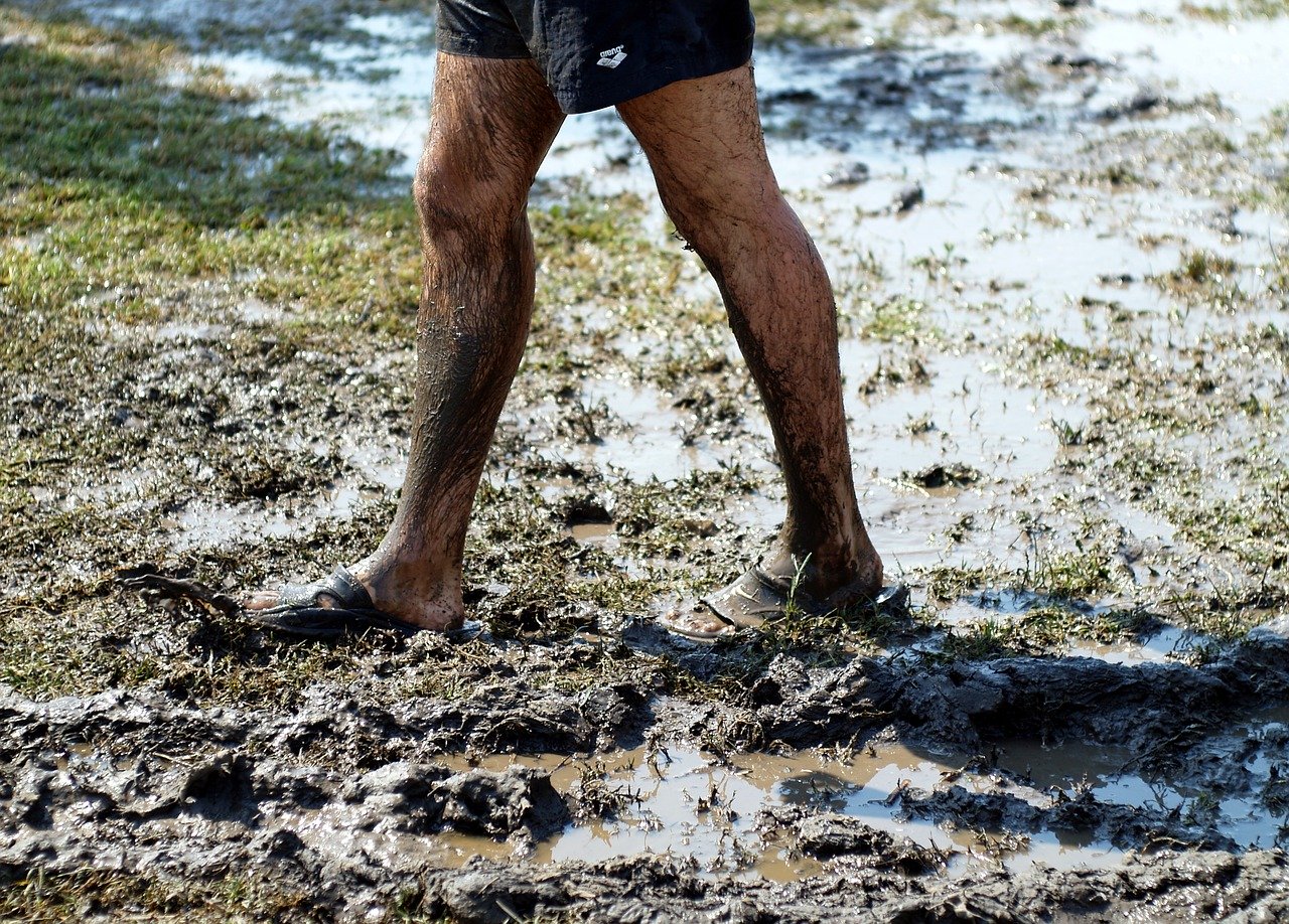 kashmir holi ritual - playing with mud