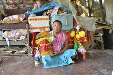 Khongbantabam Thoibi, 66, with her finished laidhibi (Courtesy: Akoijam Sunita)
