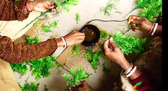 Women crafting aquarium plants at Dasnagar 