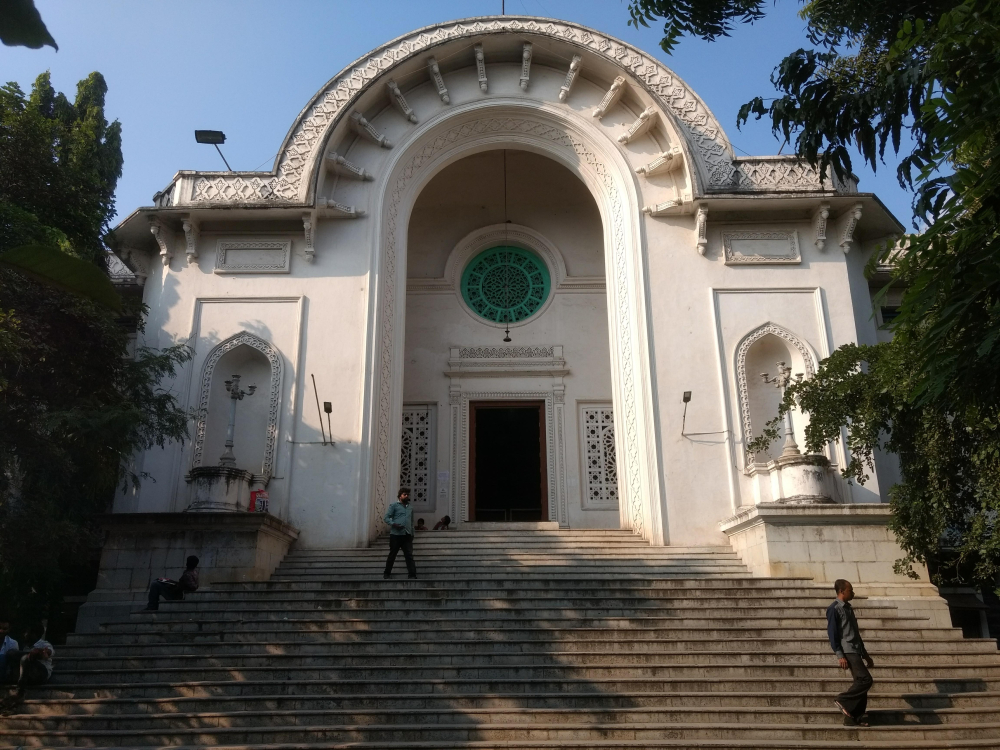 Fig. 1. Front view of the Asafia library in Afzalganj in the Old City of Hyderabad. This is now known as the State Central Library. 