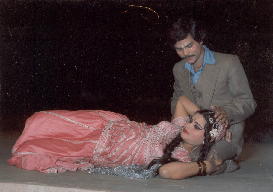Fig. 11: Madhu Agrawal as Shanti, the heroine of Dahiwala, at the Apna Utsav cultural festival, 1988, organised by the Sangeet Natak Akademi, New Delhi (Courtesy: Deepti Priya Mehrotra, Gulab Bai: the Queen of Nautanki Theatre, 214)