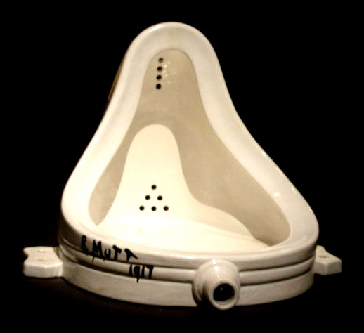 Fig. 2. മാർസെൽ ദ്യുഷാംപ് (Marcel Duchamp) ന്റെ ജലധാര (fountain) എന്ന കലാസൃഷ്ടി (ചിത്രം: Alfred Stieglitz,വിക്കിമീഡിയ  കോമൺസ്) 