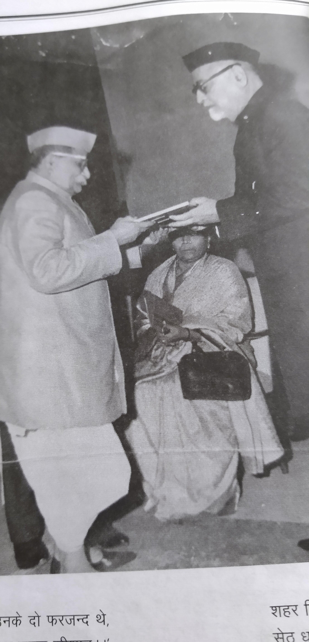 Fig. 5: Shrikrishan Pehelwan receiving the Sangeet Natak Akademi award from then president of India Zakir Hussain, in 1968, for his contributions to folk theatre (Courtesy: Rajat Kumar, ‘Main Akele Hee Chala Tha: Shrikrishna Pehelwan’, Kalavasudha, Oct–Dec 2018, 146)