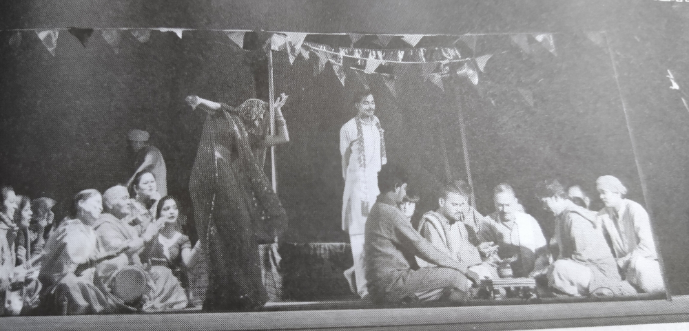 Fig. 9: Several dramatists are contributing to preserving and experimenting with the nautanki form; for instance, Premchand’s story ‘Budhi Kaki’ was produced as a nautanki, scripted by Raj Kumar Shrivastava and directed by Atul Yaduvanshi. They have similarly adapted other stories or plays such as Kalidas’s Malvikagnimitram (Courtesy: Raj Kumar Shrivastava, ‘Nautanki ki Jeevantata ke Vaste’, Kalavasudha, Oct–Dec 2018, 63).