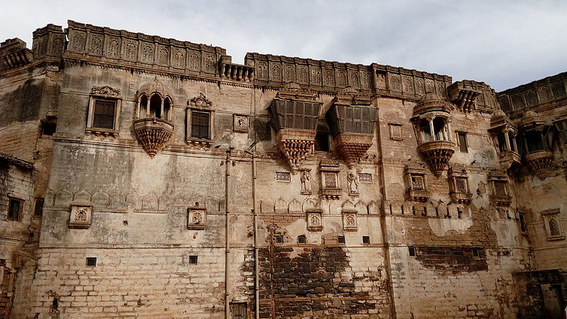 Aina Mahal, Bhuj, Kutchi artwork, Courtesy: Nizil Shah/Wikimedia Commons)