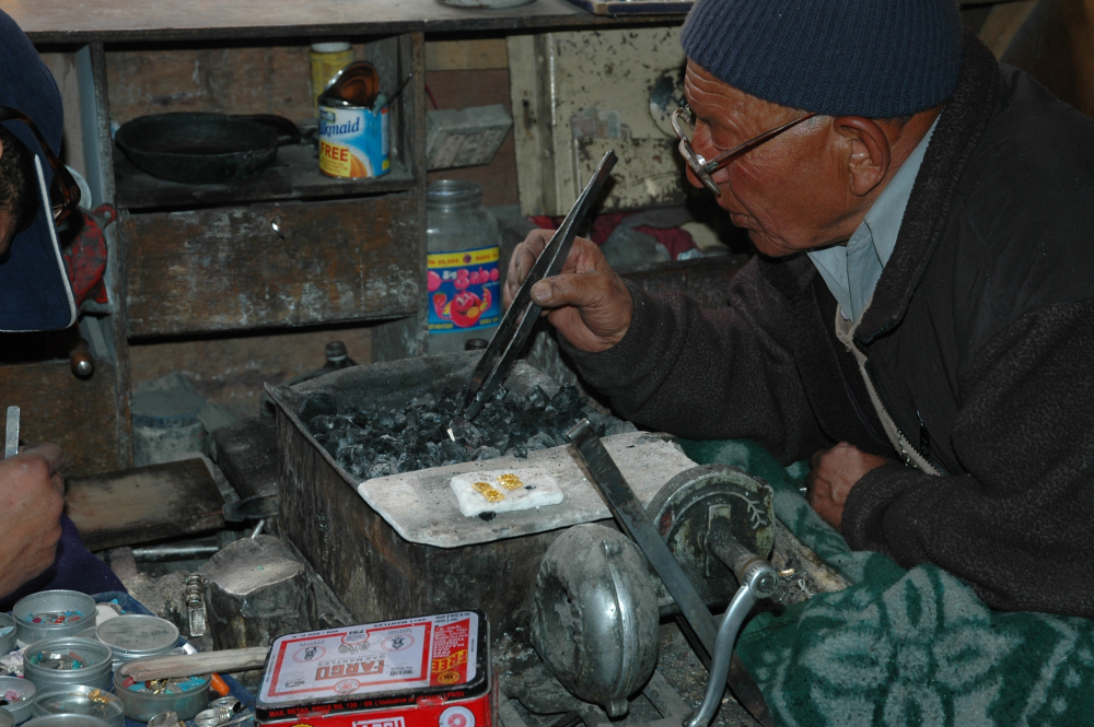 Sultan Chulam Chunka has been working as a jeweller since 1965, working largely with gold, fashioning pendants and amulet cases (gau) in octagonal shapes. He and his family members have been involved in this trade for as far back as he can remember. Sultan passed away in 2018, but he trained several young men who have since set up jewellery shops in the town in the last decade so. His nephew, who apprenticed with him, now runs his shop located in the old town of Leh. (Photographer: Monisha Ahmed, 2005)