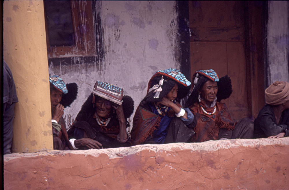 At a festival at Korzok monastery in Changthang, a region inhabited by nomadic pastoralists, an elderly woman still wears the garleb, a perag with the flat silver piece over the forehead. However, in recent years, the type of perag worn in central Ladakh has become increasingly fashionable and so more women now choose to wear that design. (Photographer: Monisha Ahmed,1993)