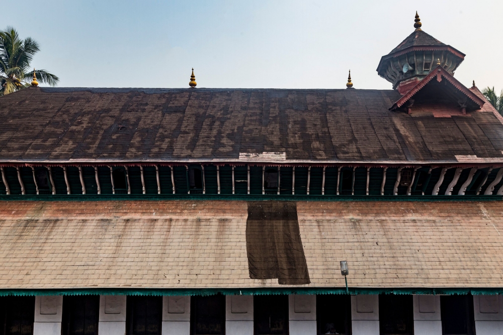 Fig. 2. The thazhikakkudams (small columns) and the kalasa (pinnacles) on the roof of Odathil Palli. Image courtesy: Biju Ibrahim.