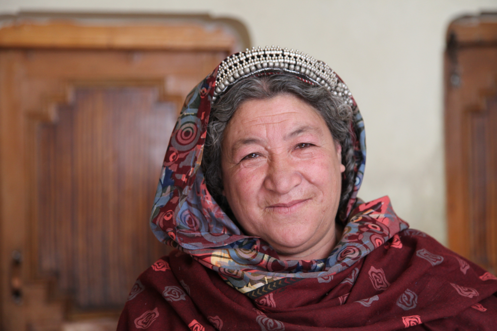 Women in the Muslim inhabited villages of Nubra wear a silver tiara on their head. This is attached to a red cloth that sits on her head, much like a fitted cap, and then tapers down her back, almost similar in shape to the perag. (Photographer: Monisha Ahmed, 2014)