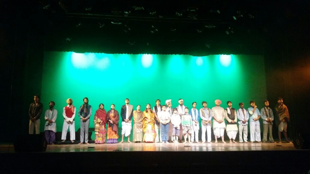 Fig 4: Veteran theatre director Ranjit Kapoor held a fortnight-long theatre workshop in Agra with the young artistes of the Ranglok group and staged a dramatic adaptation of Phanishwarnath Renu’s story ‘Panchlight’ in the Soorsadan auditorium on August 19, 2018. The play satirises rural politics and beliefs with a tongue-in-cheek humour.