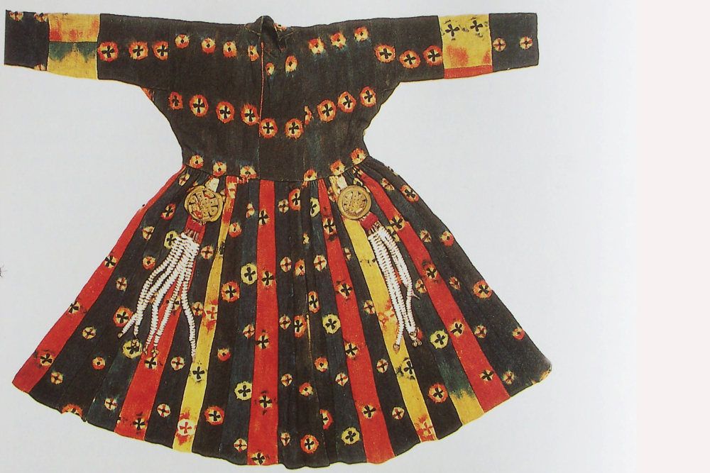 A woman’s robe patterned with tie-dye circles (thig-ma), early twentieth century. Thigma is an old design in Ladakh as examples of these can be seen in the wall paintings at Alchi which date to the twelfth to thirteenth centuries. It was commonly worn by aristocratic women in the region, but a resurgence today has made it popular for musical and dance performances (Photographer: David DeSouza, 2001)