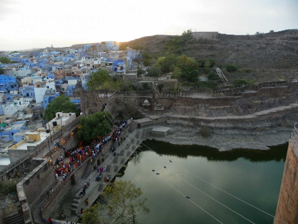 Fig 6: Worship at the Ranisar during the Gangaur festival