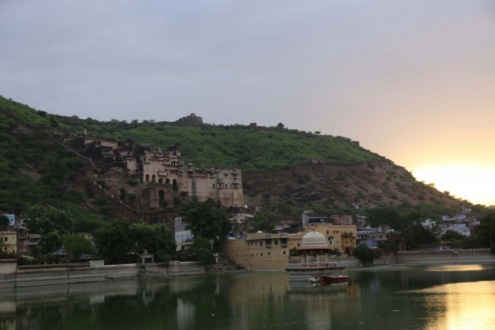 Fig 8: The Nawalsagar at the base of the Taragarh Fort, Bundi