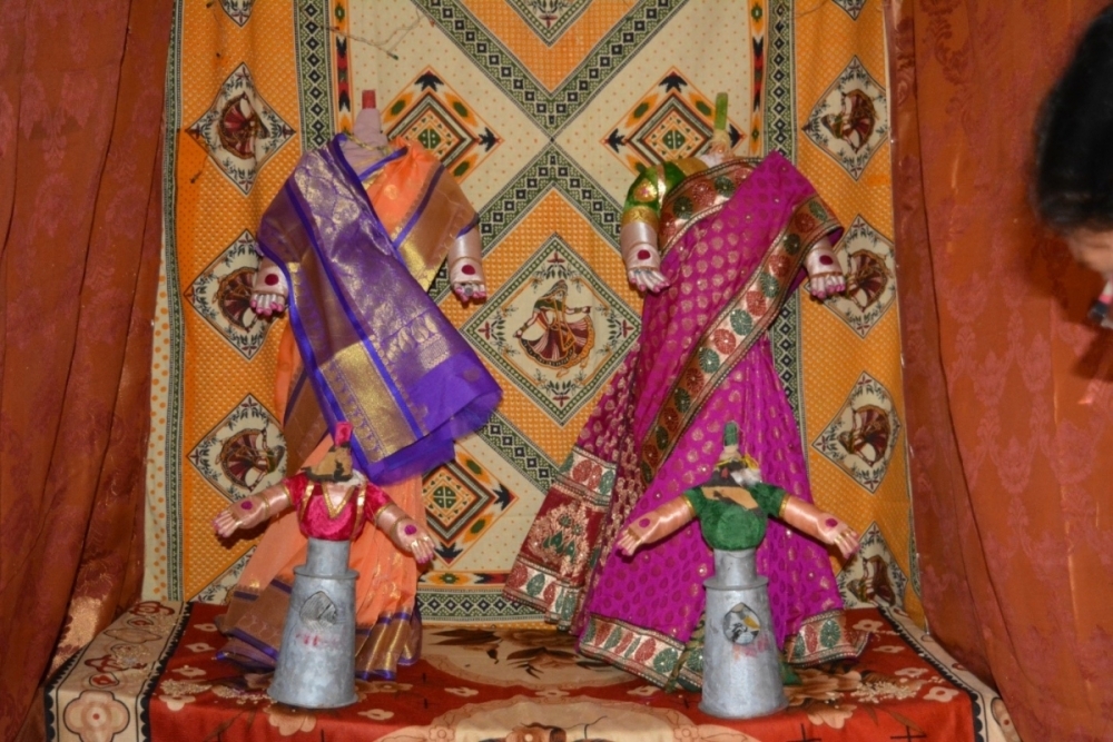 Fig. 2 Preparing Gauri idols for the Vrata