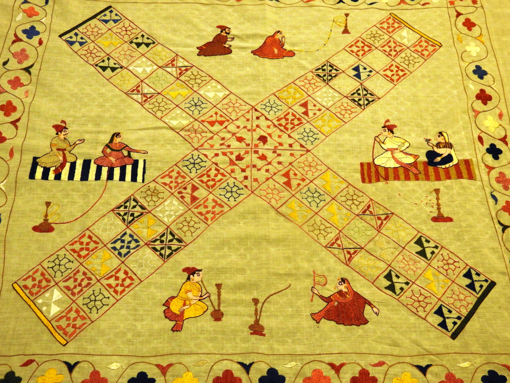 Fig. 8. Diagonal Chaupad, 2019, by embroidery artists Rajni and Madhu, and miniaturist Parikshit Sharma. It is made on fine khaddara and naturally dyed silk thread (Courtesy: CHARU, Delhi Crafts Council)