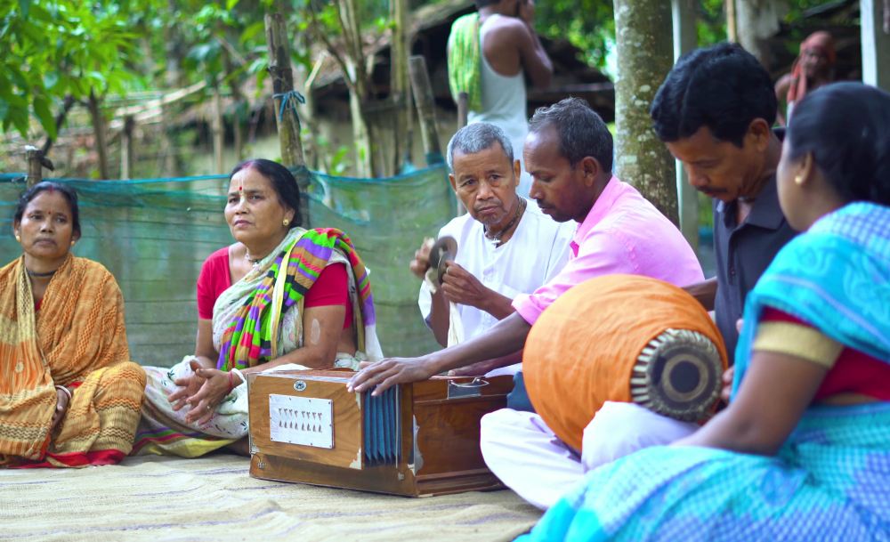 Fig. 5: Khon performers of Mohisbathan Naarikolyan Samiti, Kushmandi, Dakshin Dinajpur district, West Bengal led by the first woman khon artist, Akulbala Sarkar performing the khon, Halua Haluani 