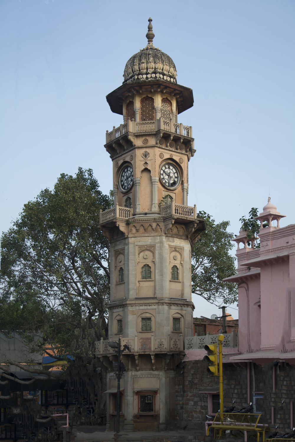 Fig. 6: The tall, thin minaret of the Yaadgar ghanta ghar houses a four-sided clock, pointing in the four cardinal directions, on its third floor