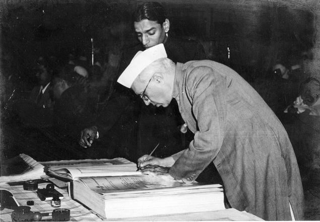 Jawaharlal Nehru signing Indian Constitution, Courtesy: Wikimedia Commons