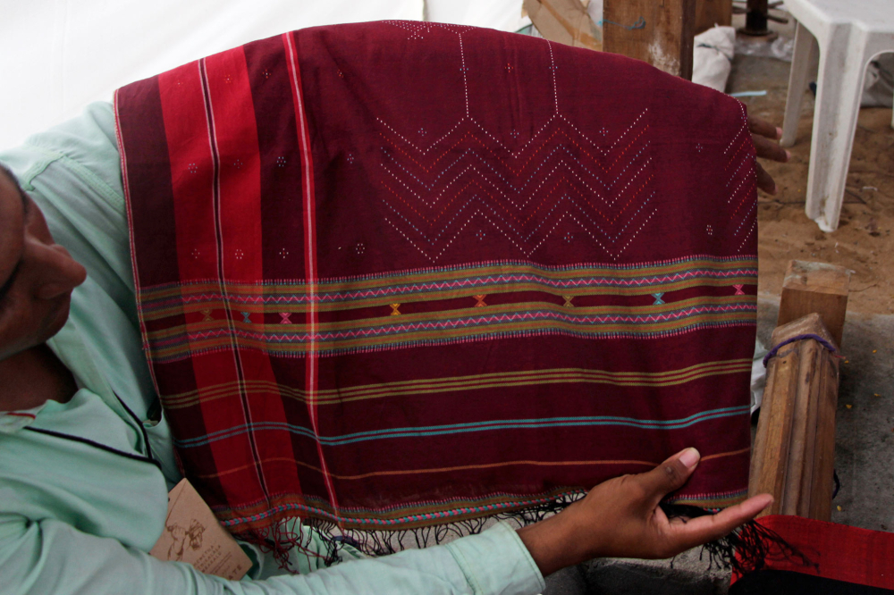 Thangaliya Weaving: Dots and Patterns from the Dangasiyas of Kutch |  Sahapedia