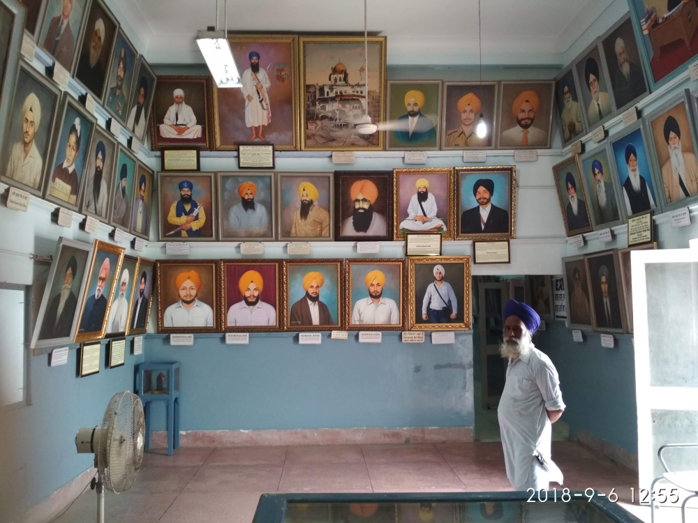 Fig. 16: Gurvinderpal Singh, Shahid Gallery. Central Sikh Museum at Shri Harmandir Shahib, Amritsar, Punjab, India (Courtesy: Sayan Gupta) 