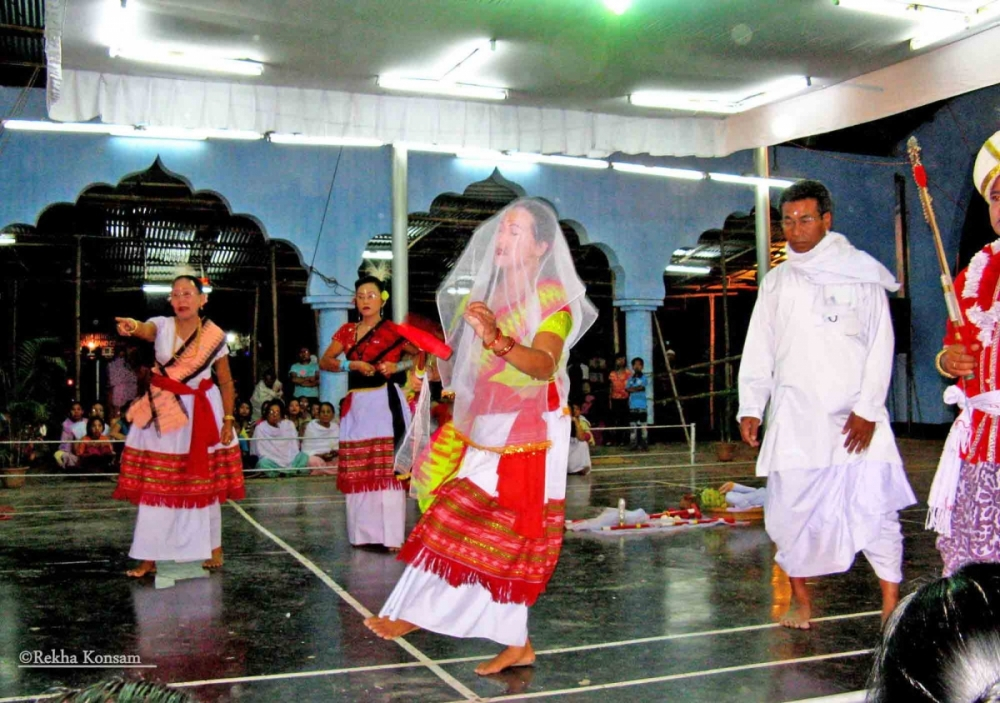 Fig 12. A glimpse of the rite of Kanglei thokpa also known as lai nupi thiba (the ‘search for bride’) being performed. Shrine of Ibudhou Khamlangba, Sagolband, Imphal, 2009 (Courtesy: ©Rekha Konsam).