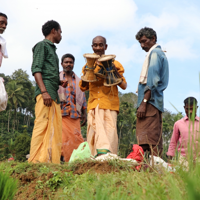 Paniya people getting ready for rituials before the beginning of Kambalanatty (Courtesy: Vasundhara Krishnan)