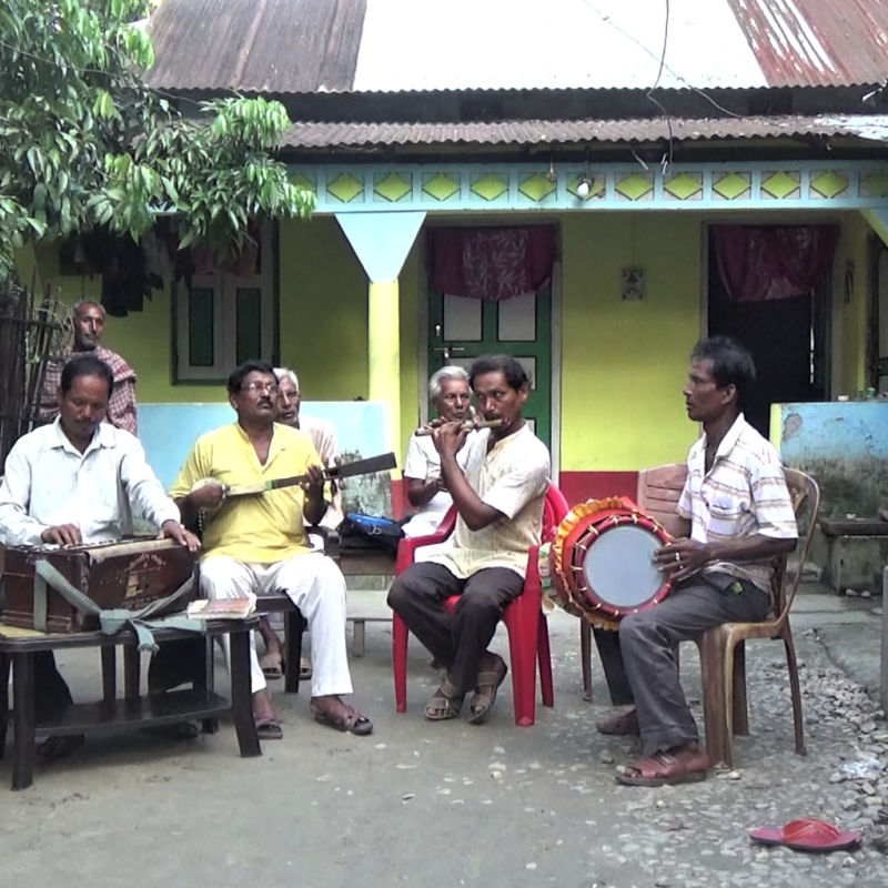 An informal bhawaiya session at the tradiional North Bengal household of Nirmal Das (Courtesy: Soumik Datta)